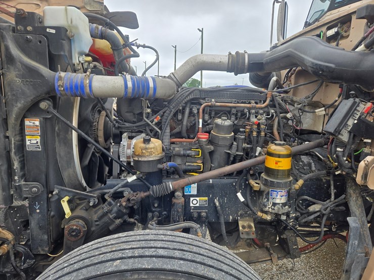 2016-peterbilt-389-image-27