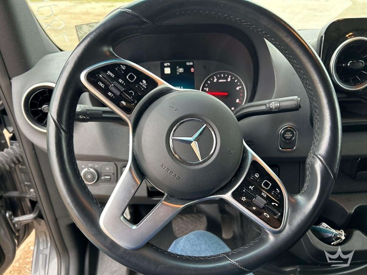 2021-mercedes-benz-sprinter-4500-image-15