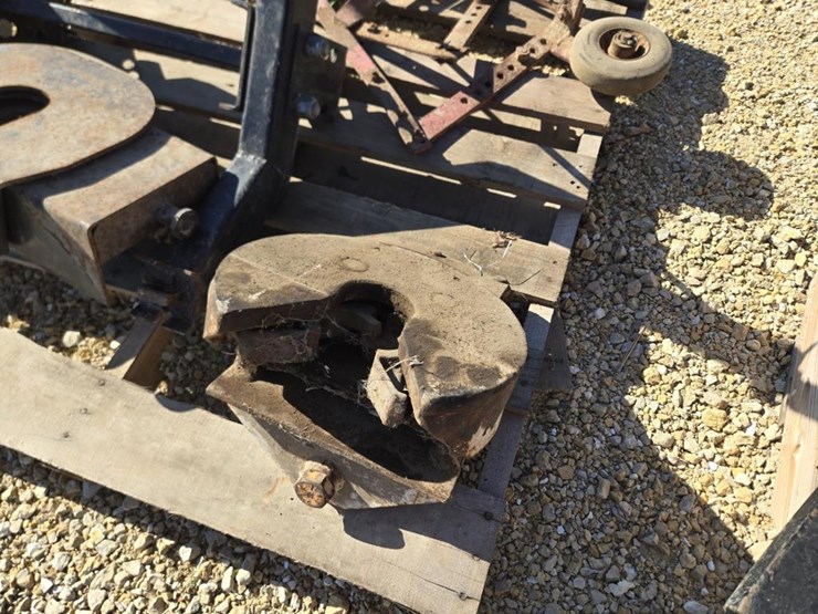 #714-•-small-5th-wheel-white-hitch-image-4