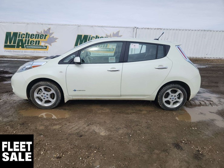 2011-nissan-leaf-sl-4dr-hatchback-image-6
