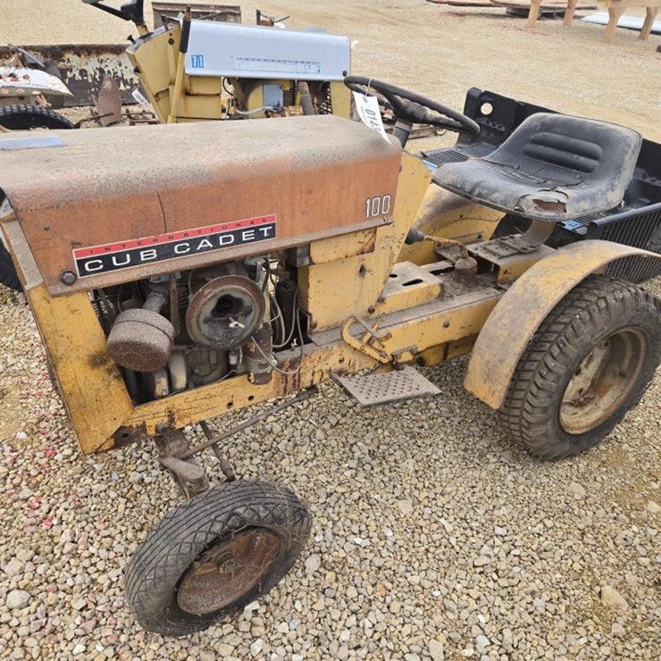 CUB CADET 100