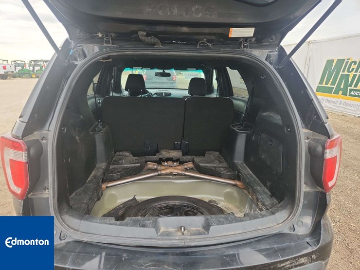 2016-ford-explorer-image-16