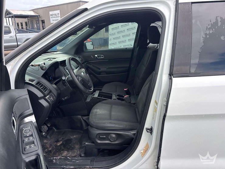 2017-ford-explorer-image-10