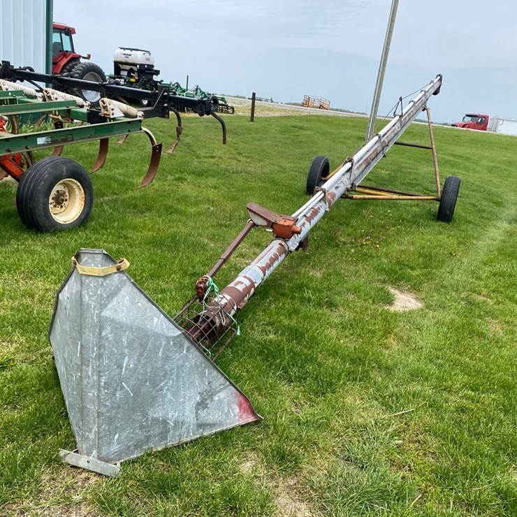 Hutchison 6”x40’ transport auger with hopper, 540 pto