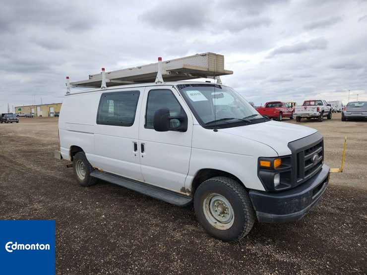 2010-ford-cargo-image-2