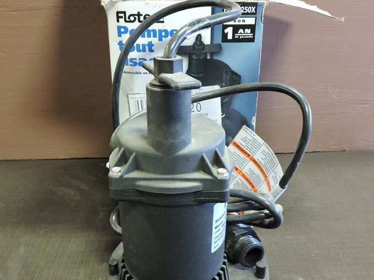 flotec,-1/6-horsepower-sump-pump,-working-image-1