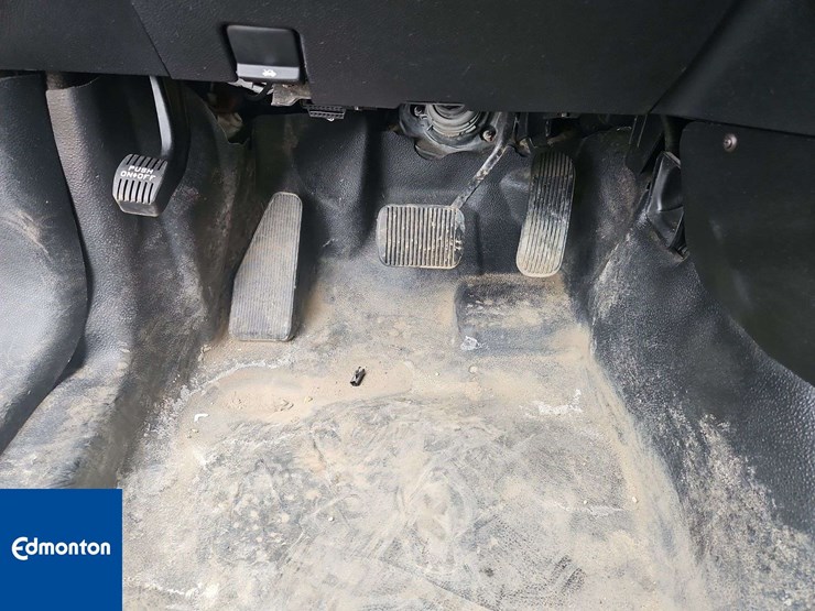 2019-ford-explorer-image-32