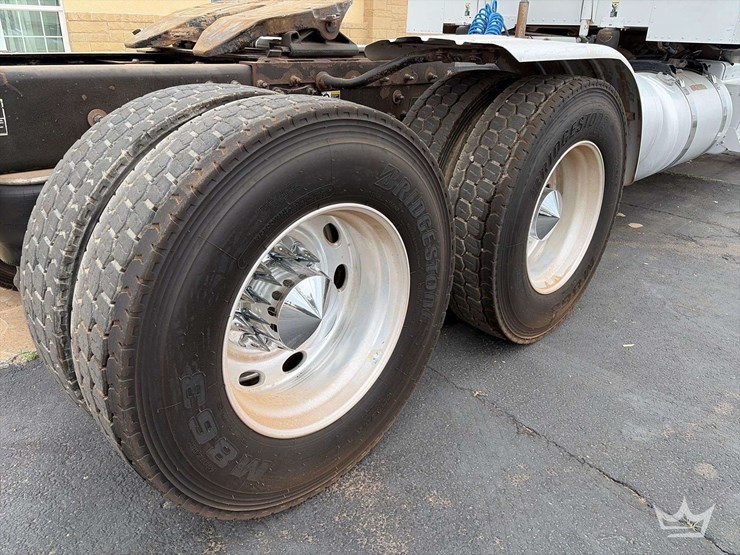 2013-peterbilt-367-image-28