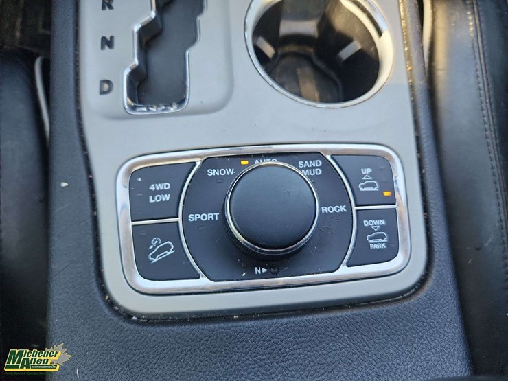 2013-jeep-grand-cherokee-image-24