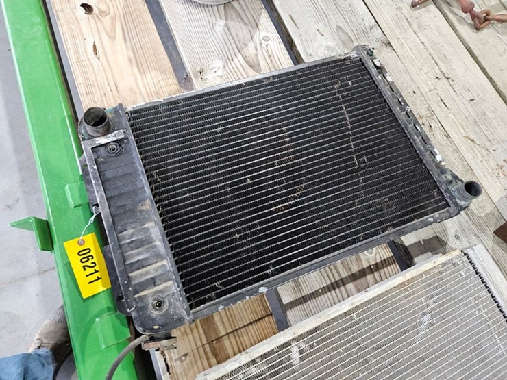 #6211-•-1969-camaro-radiator-image-2