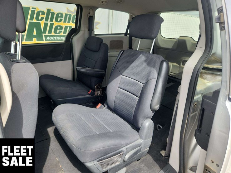 2010-dodge-grand-caravan-image-15