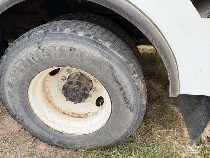 2005-international-durastar-4300-image-44