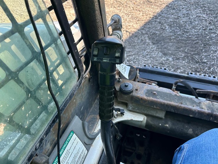bobcat-t320-image-25