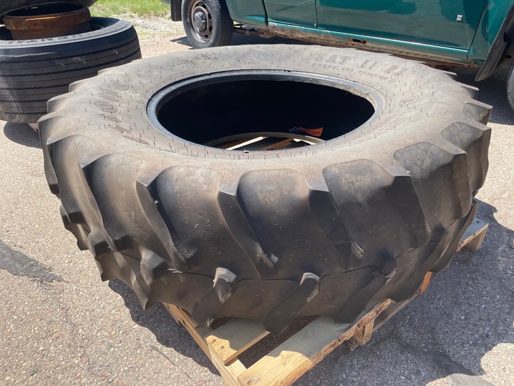 #8791-•-firestone-equipment-tire-image-1