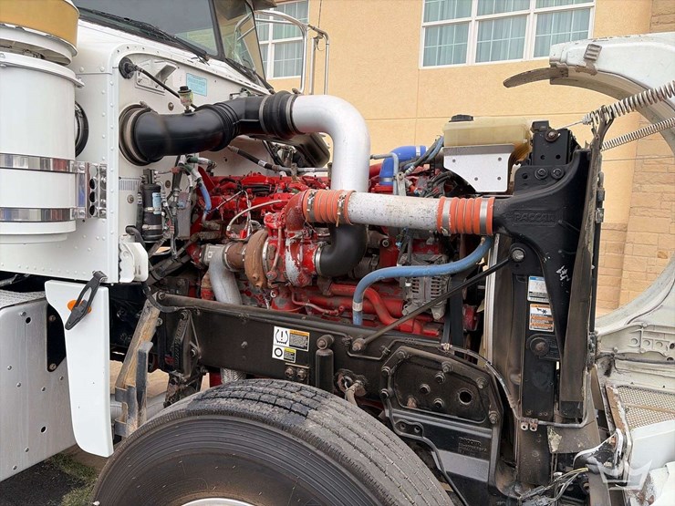 2013-peterbilt-367-image-10