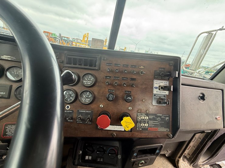 peterbilt-357-image-44