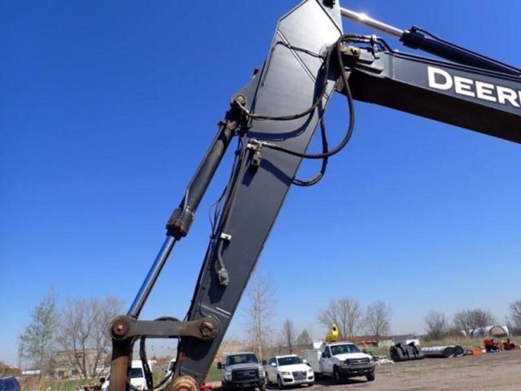 2017-deere-250g-lc-image-27