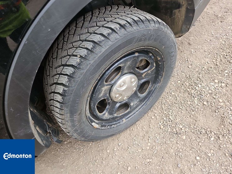 2015-ford-explorer-image-11