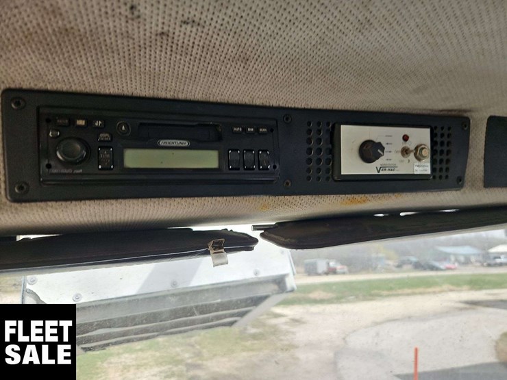 2002-freightliner-fl80-image-20
