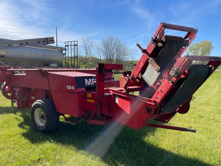 massey-ferguson-124-image-5