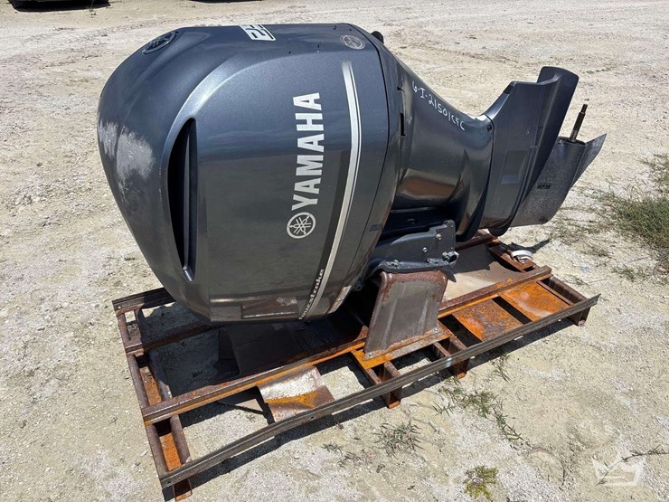 2017-yamaha-250-boat-motor-image-1