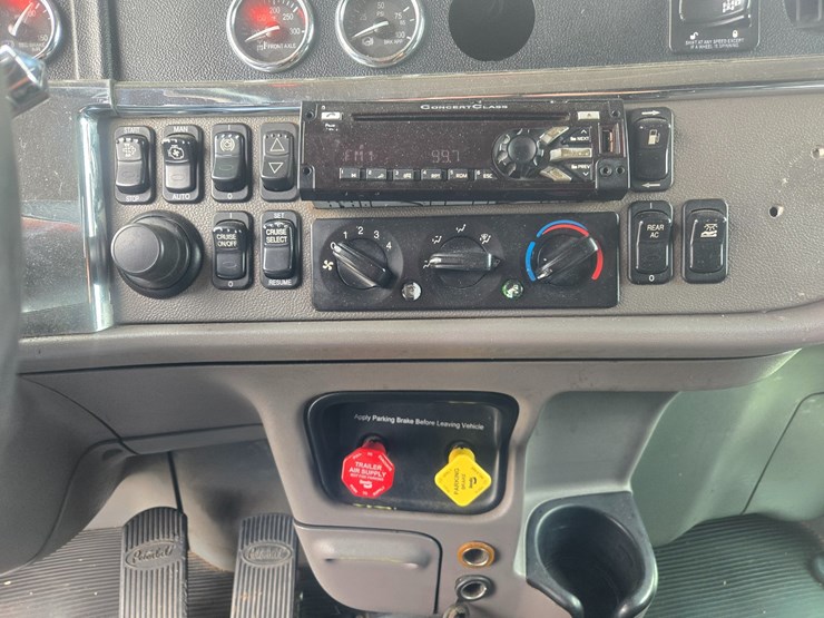 2016-peterbilt-389-image-61