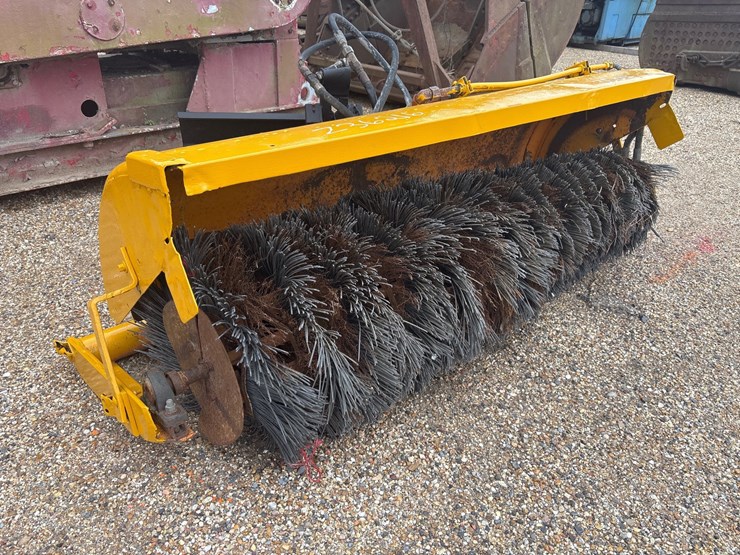 #36216-•-72in-skid-steer-sweeper-hydraulic-image-1