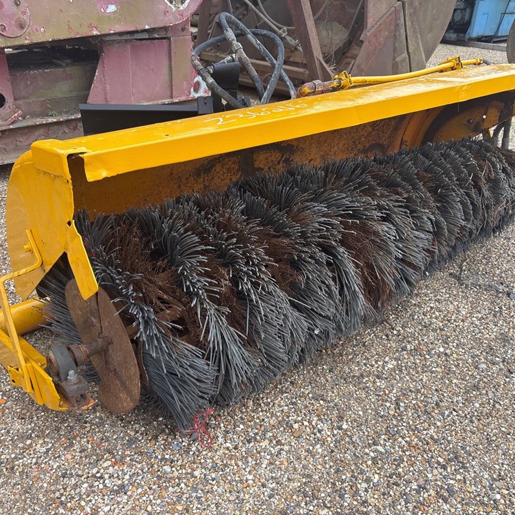 #36216 • 72IN SKID STEER SWEEPER HYDRAULIC