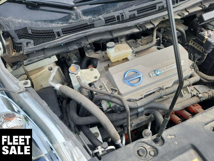 2011-nissan-leaf-sl-4dr-hatchback-image-28