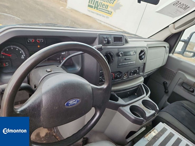 2010-ford-cargo-image-14