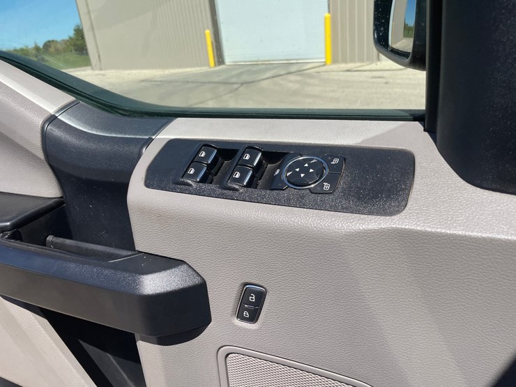 2020-ford-f350-xl-image-41