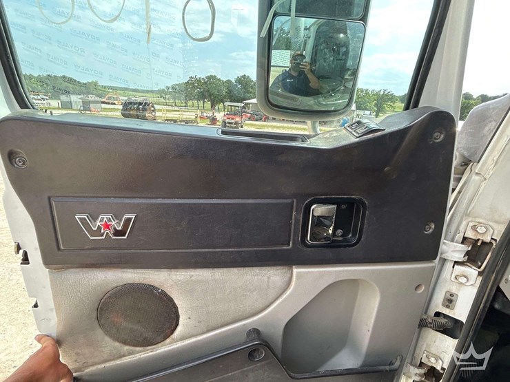 2016-western-star-4900-image-12