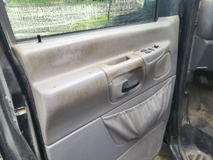 2000-ford-e250-image-47