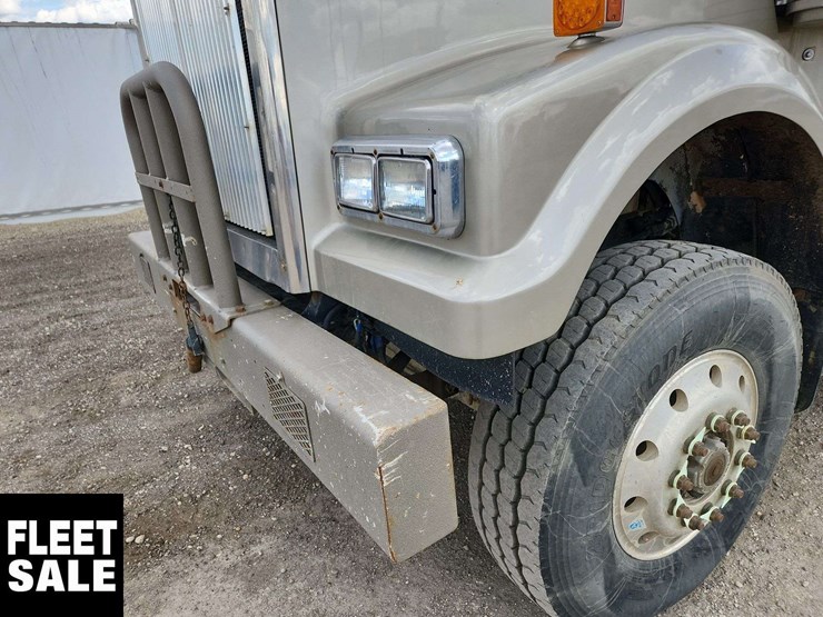 2015-western-star-4900-image-34