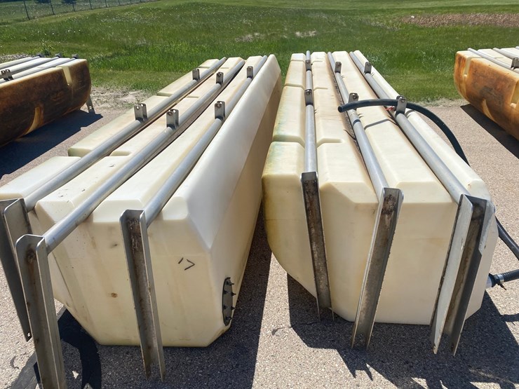 #8776-•-(2)-brine/-liquid-applicator-tanks-image-1
