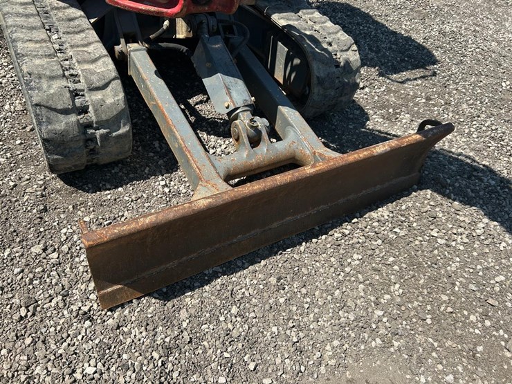 2020-takeuchi-tb230-image-9