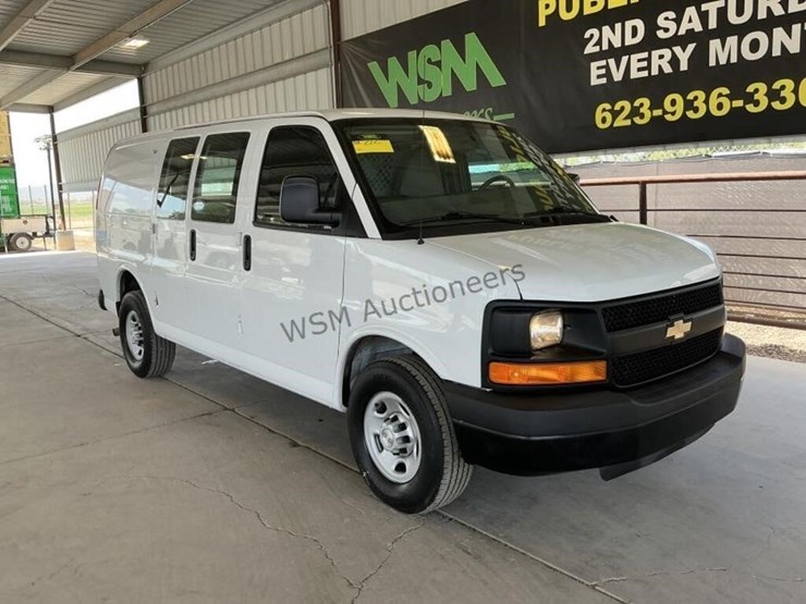 2015-chevrolet-express-2500-image-2