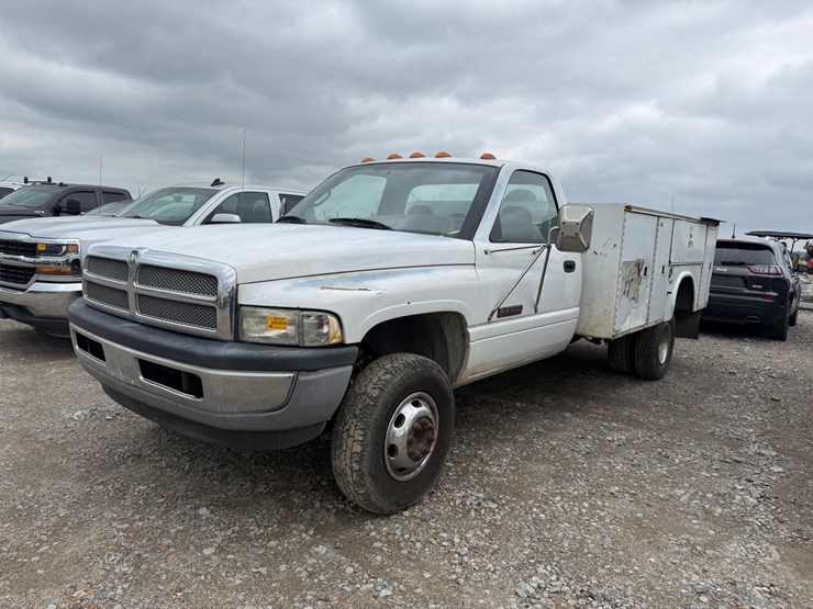 2001-dodge-ram-3500-image-1