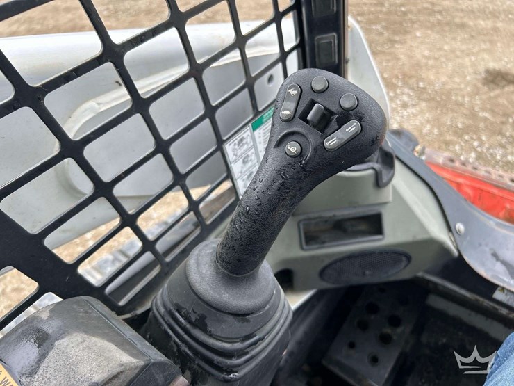 skid-steer-image-17
