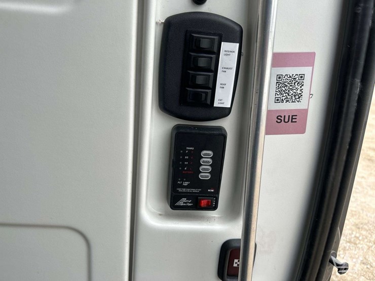 2021-mercedes-benz-sprinter-4500-image-24