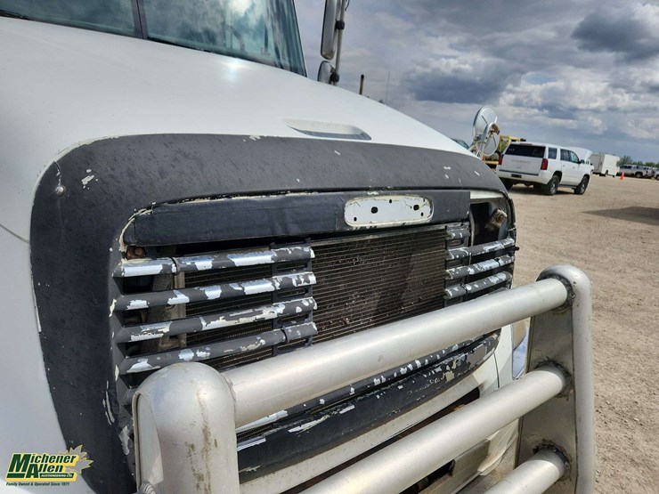 2005-freightliner-columbia-120-image-42