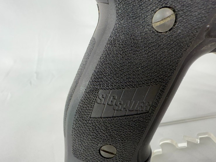 #17-•-sig-sauer-p226-9mm-pistol-uu768932-image-23