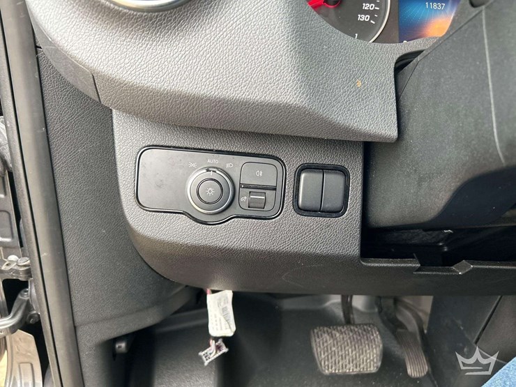 2021-mercedes-benz-sprinter-4500-image-16