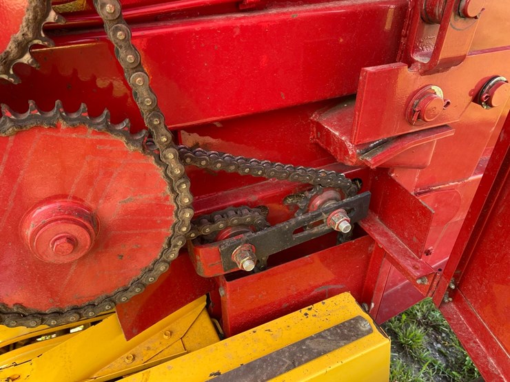 new-holand-7050-4x4-rd-baler-image-14