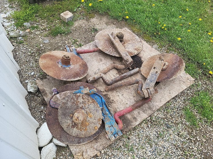 (4)-international-moldboard-plow-coulters-image-3