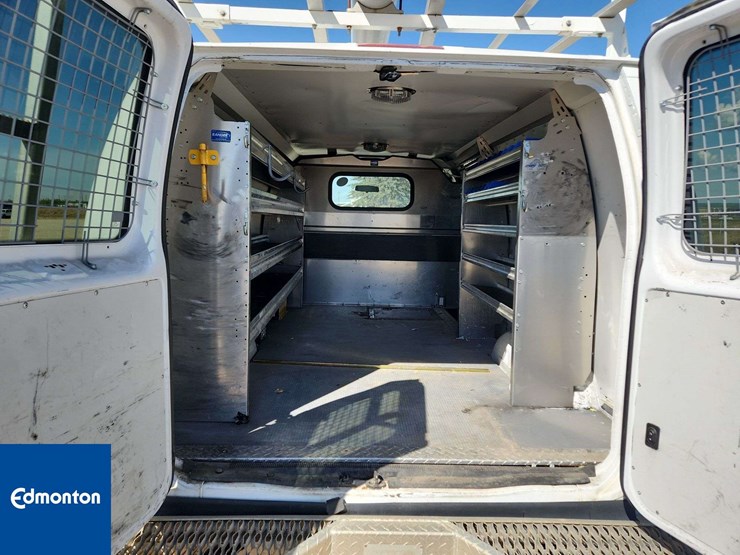 2014-ford-cargo-image-15