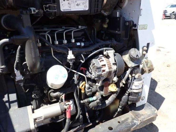 2014-bobcat-s590-image-38
