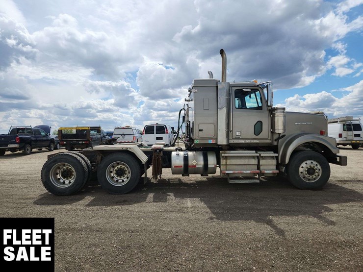 2015-western-star-4900-image-22