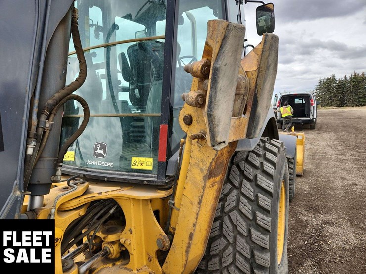 deere-410l-image-25