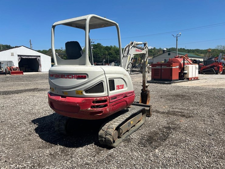 2020-takeuchi-tb230-image-4